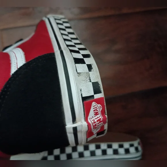 Vans Black and Red Sneakers "Off The Wall"_7 - Picture 3 of 4
